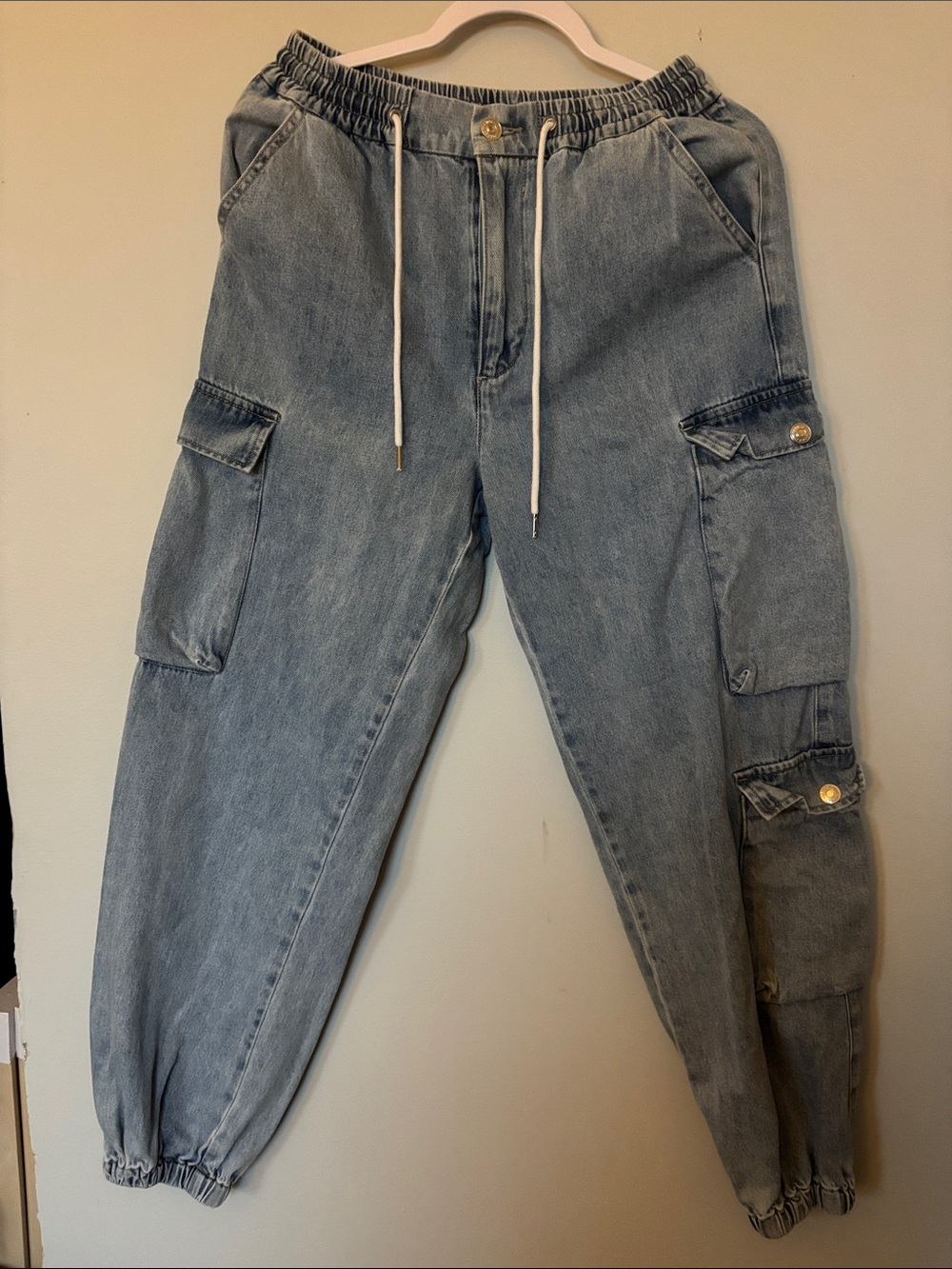 Forever 21 Women's Light Wash Cargo Joggers - Blue